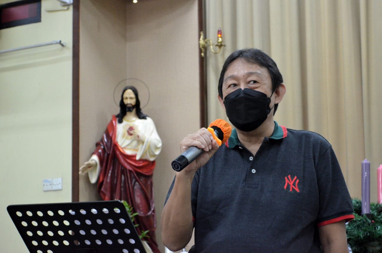 Theo - koordinator bidang perlengkapan